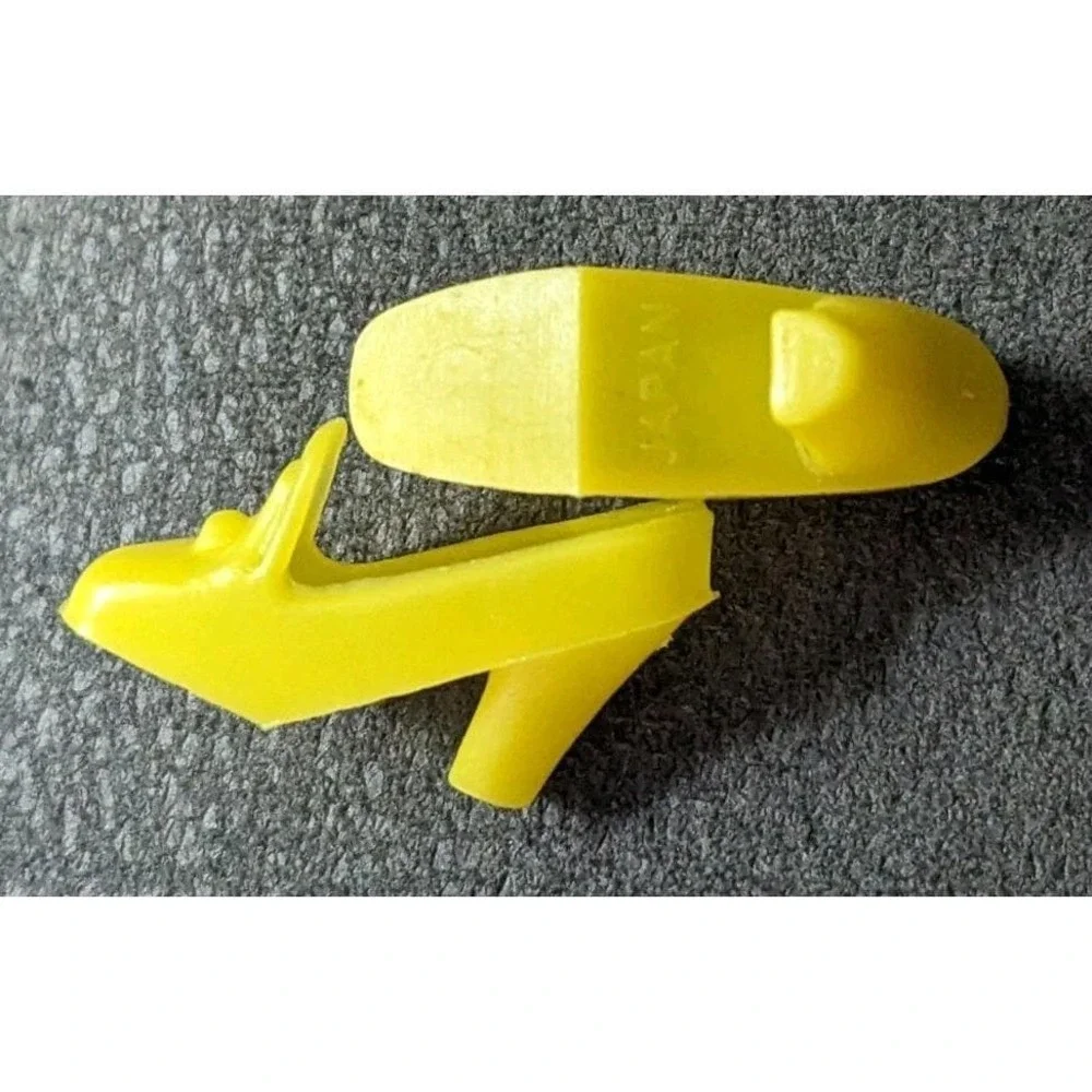Vintage Barbie Doll Pilgrim Shoes Yellow Japan Francie‎ Pretty Mattel